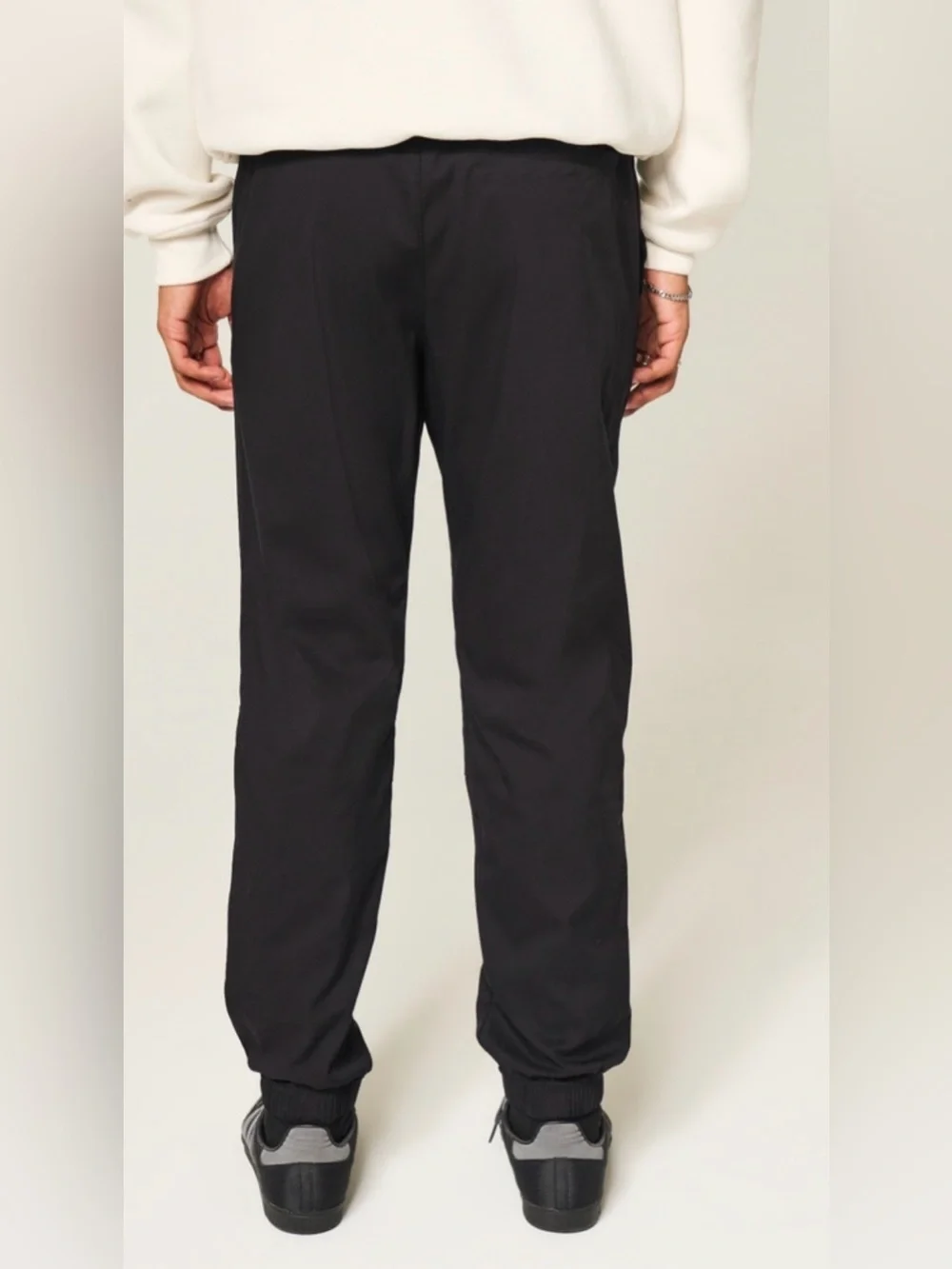 Holister relaxed jogger men’s size XS used condition